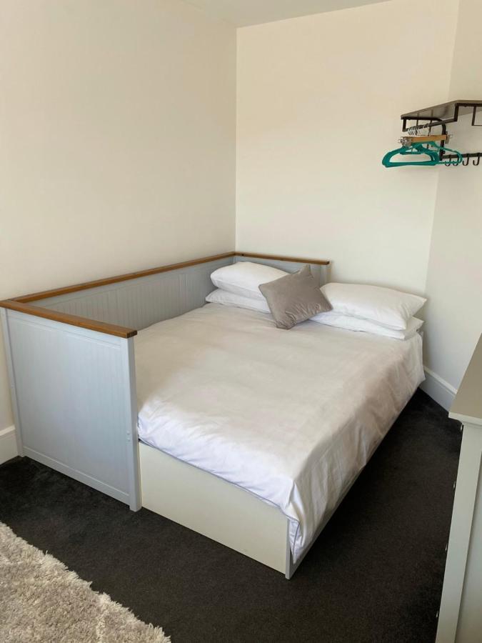 Burgess Yard 2-Bedroom Cottage, Μπαθ Εξωτερικό φωτογραφία