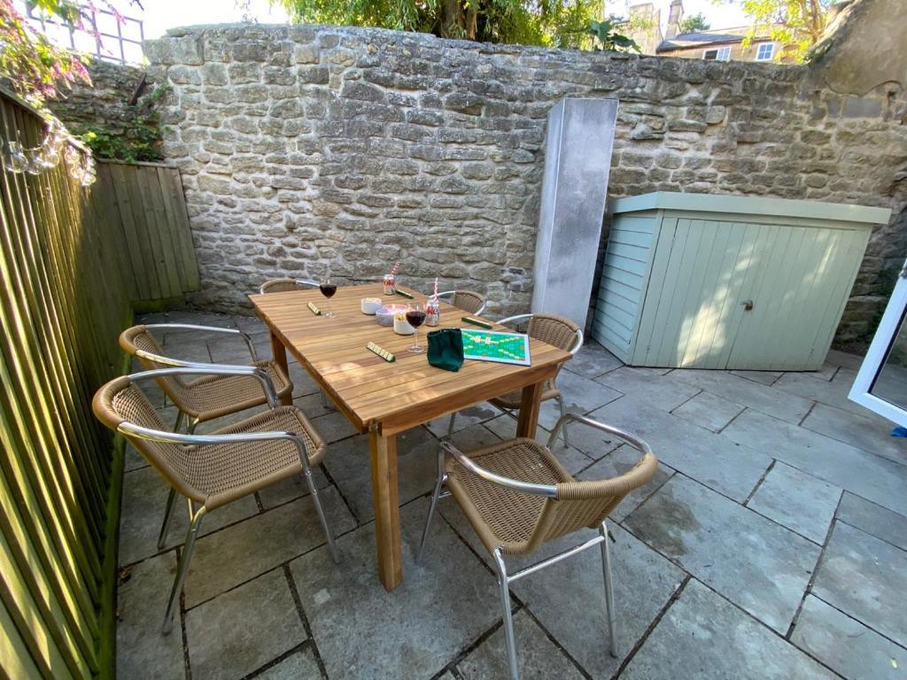Burgess Yard 2-Bedroom Cottage, Μπαθ Εξωτερικό φωτογραφία