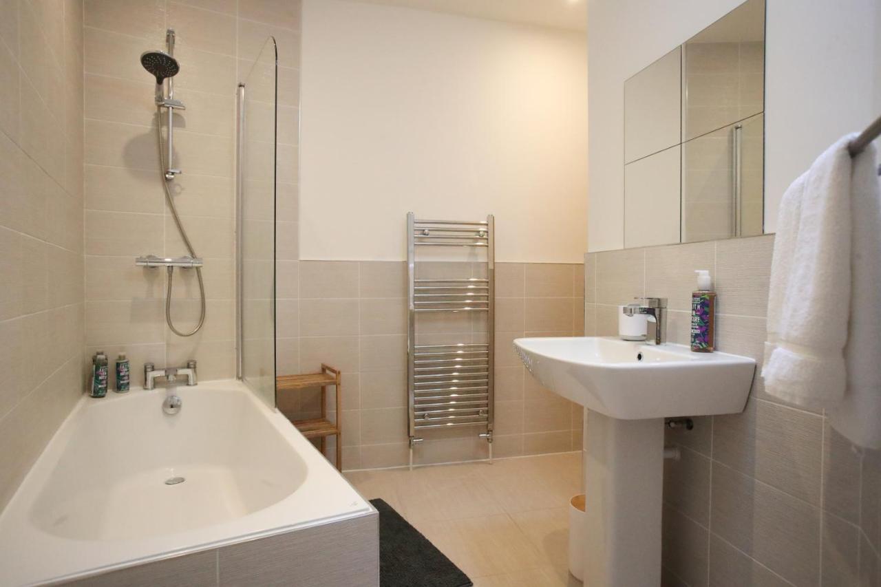 Burgess Yard 2-Bedroom Cottage, Μπαθ Εξωτερικό φωτογραφία